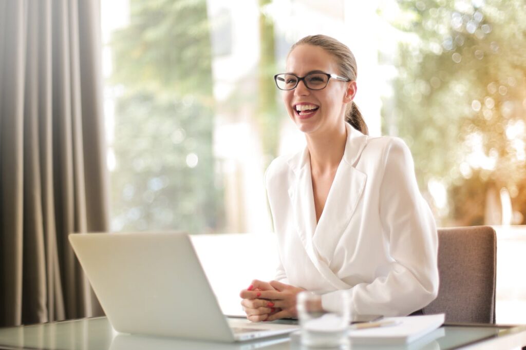 Smiling person, reflecting the ease of scaling digital products and their passive income potential